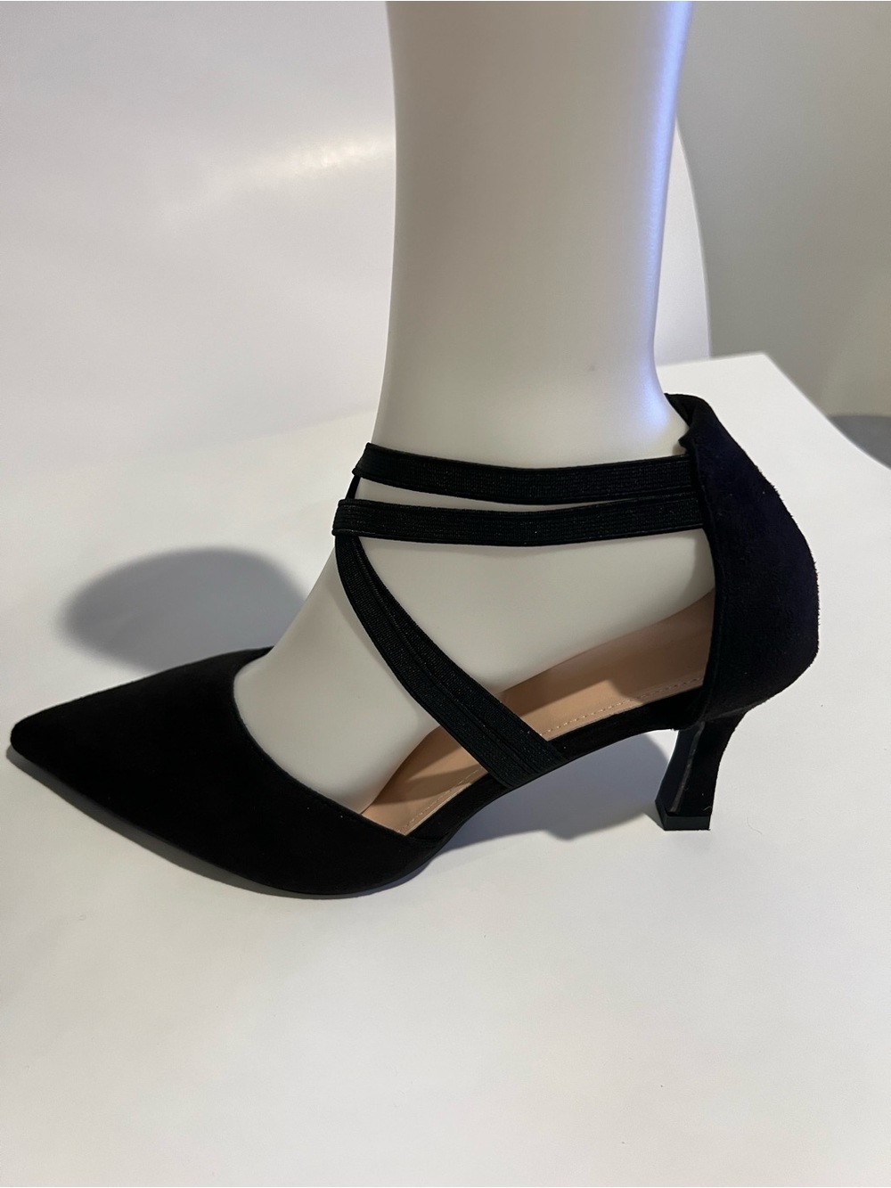 Women's Black Pointed-Strap Kitten Heel Pumps